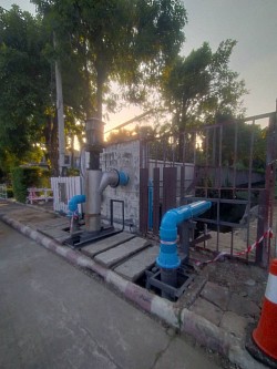 ติดตั้งท่อสูบชั่วคราวรอย้ายไปสถานที่ใหม่